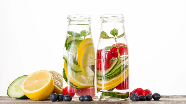 8 Buah Untuk Infused Water dan Ragam Manfaatnya Bagi Kesehatan Tubuh